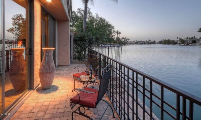 Lake Mirage House | Idyllic Lakefront Retreat with Pool, Breakfast & Kayaks