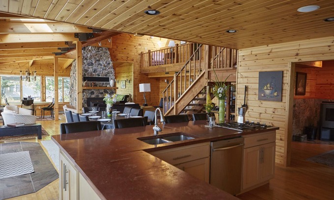 Merrifield House | Tranquil Lake Retreat with Ocean View and Spa Amenities