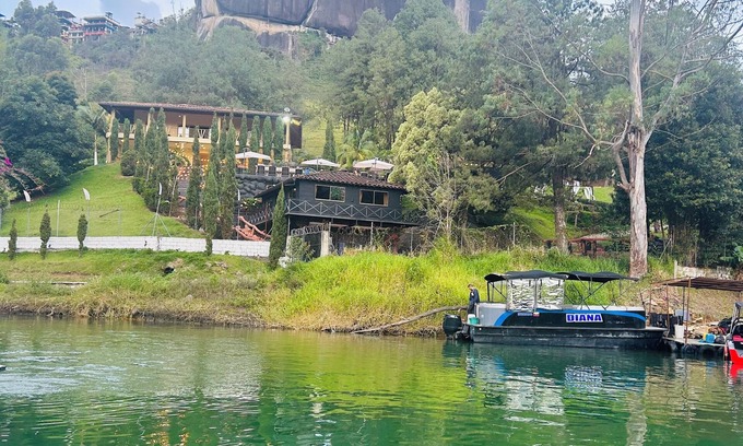 El Penol Cabin | GORGEOUS LAKE VIEW CABIN - COUPLE-BREAKFAST INCLUDED-