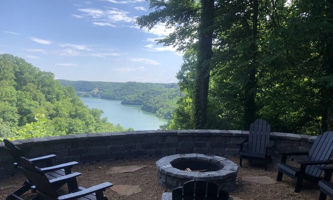 Smithville House | Elegant CHL House with Breathtaking Lake View - Rated 9.8