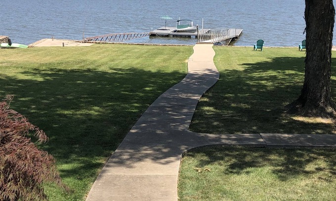 Afton House | Serene Waterfront Retreat: Boating, Fishing & Ocean View