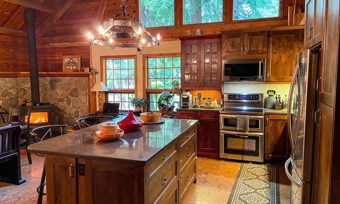 Cherryville House | Gorgeous Lodge in Nature On Private Resort With Lake
