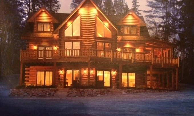 Waupaca House | Premier Log & Glass Home with Lake Views in Waupaca