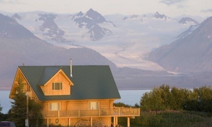 Homer House | Inviting Log Home with Ocean View, Hot Tub & Fire Pit
