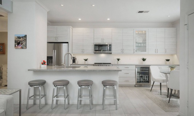 Kierland Condo | Elegant Condo Steps from Kierland Commons - Pet Friendly