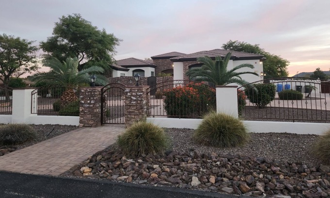 Deer Valley House | GORGEOUS LUXURY HOME, 20 MIN FROM STATE FARM STADIUM, Golf, and Spring Training