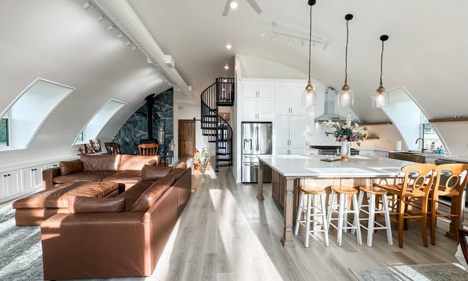 Grand Saline House | Stylish Quonset Retreat with Spa and Scenic Country Views