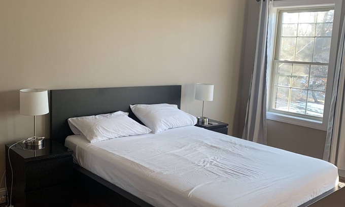 New Brighton House | Elegant Master Room with Kitchen in NYC for Budget Travelers