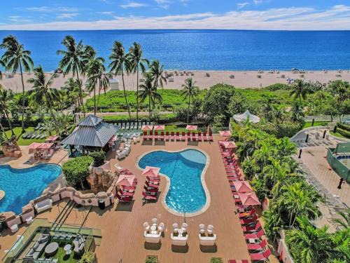Mid Beach Apartment | Premier Oceanfront Miami Beach Condo with Pool & Hot Tub