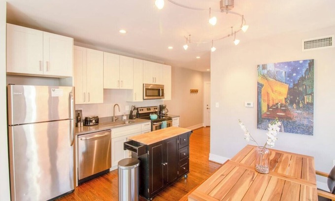 St. Louis Apartment | Stylish Minimalist Retreat with Pet-Friendly Amenities