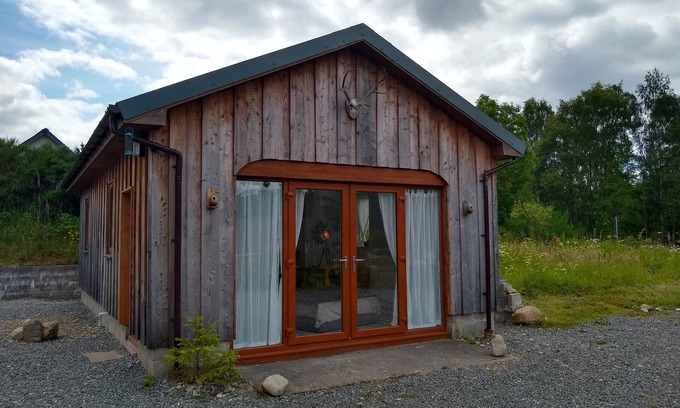 Fort Augustus Cabin | Modern Lodge House: Guest Rated 10/10 with Pet-Friendly Amenities
