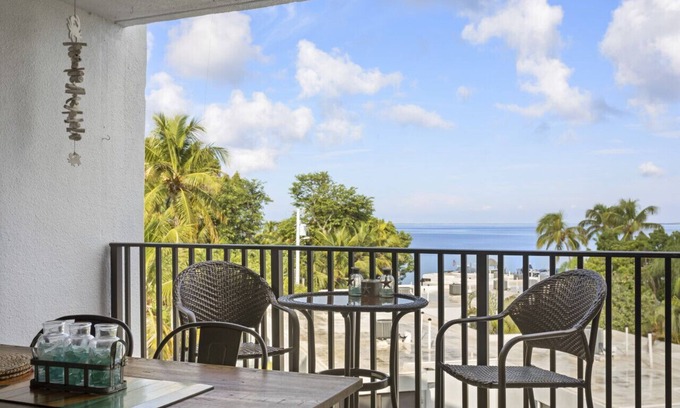 Key Largo Apartment | Exceptional Moon Bay Condo with Heated Pool and Ocean View