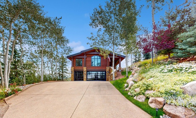Snowmass Village House | Scenic Mountain Mansion with Pool Table & Hot Tub Near Slopes