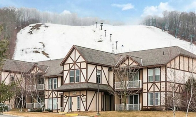Boyne Falls Condo | Cozy Mountain Run Retreat at Boyne Mountain - Sleeps 6