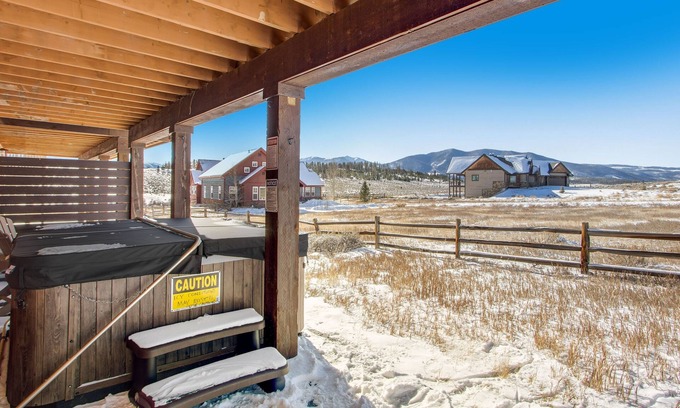 Pole Creek House | Elevated Mountain-View Townhome with Hot Tub & Deck