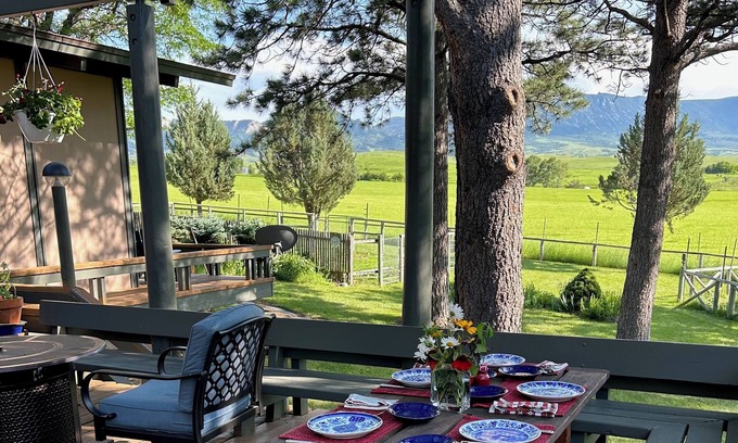 Sheridan House | Discover Scenic Mountain Views at Our Idyllic Ranch Retreat