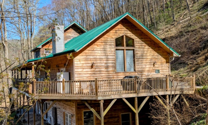 Waynesville Cabin | Unforgettable Mountain Views at Our 4-Star Hotel