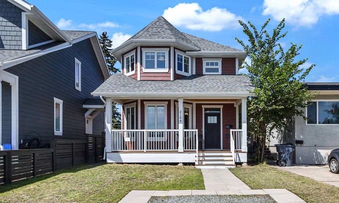Prince George House | Modern Victorian Home with Ocean View & Spa in Downtown