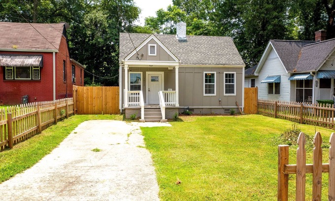 Washington Park House | Modern Home Steps from Downtown ATL – Family Friendly Stay