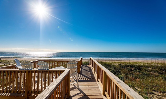 Emerald Isle Cottage | Oceanfront Beach Cottage: Guest Rated 10/10, Pet Friendly