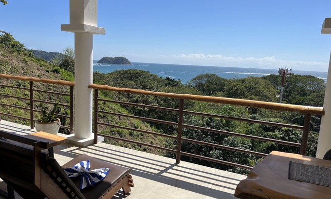 Samara Condo | Oceanfront Condo in Downtown Samara with Pool & Views