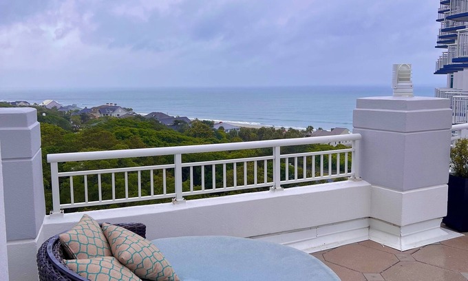 Myrtle Beach Condo | Idyllic Oceanfront Condo with Sunrise Views and Pool