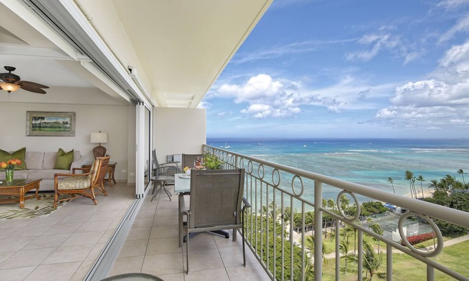 Waikiki Condo | Oceanfront Retreat with Full Kitchen and Spectacular Views