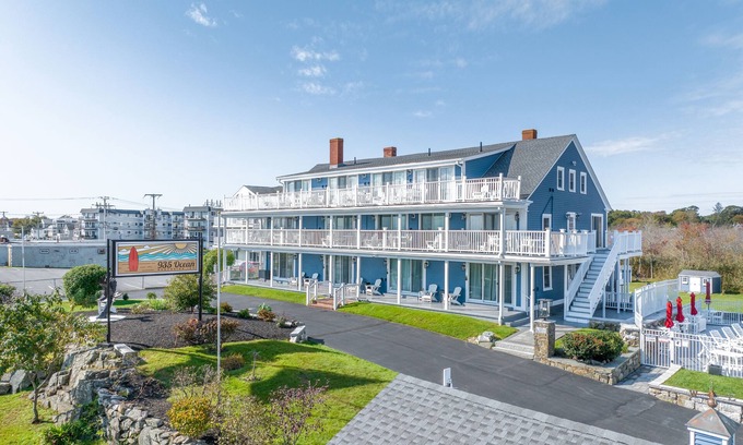 Hampton Hotel | Oceanfront Suite with Pool & Kitchen - Family Friendly Stay