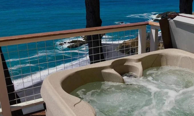 Shelter Cove Condo | Oceanview Retreat with Spa & Hot Tub in Shelter Cove