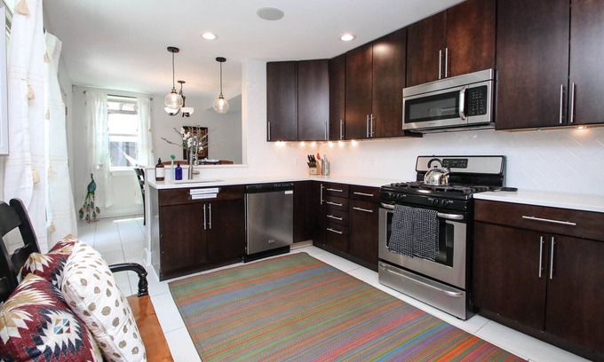 Pennsport House | Ideal Park Front Hotel with Spa & Pet-Friendly Amenities