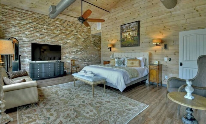 Blue Ridge Apartment | Incredible Downtown Penthouse with Hot Tub & Pet-Friendly