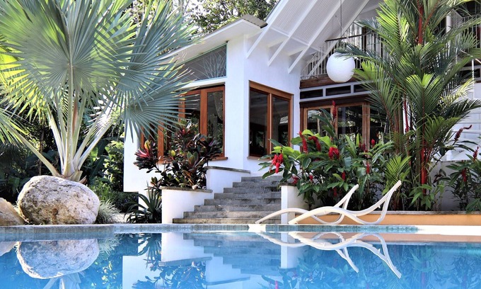 Chiguata House | Ideal Family Getaway: Pool, Gardens & Beach Access