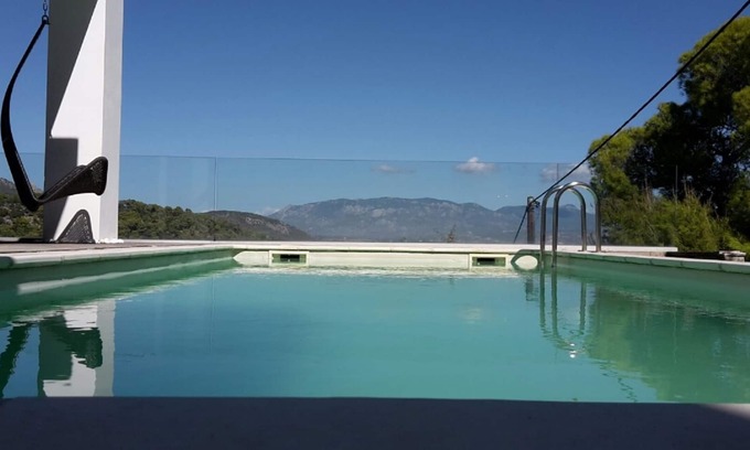 Katakali Villa | Idyllic Pool Villa with Ocean View and 9.8 Guest Rating
