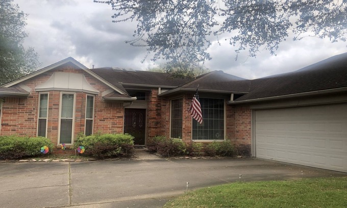 Clear Lake House | Fun-Filled Entire House Steps from Beach and Kemah Waterfront