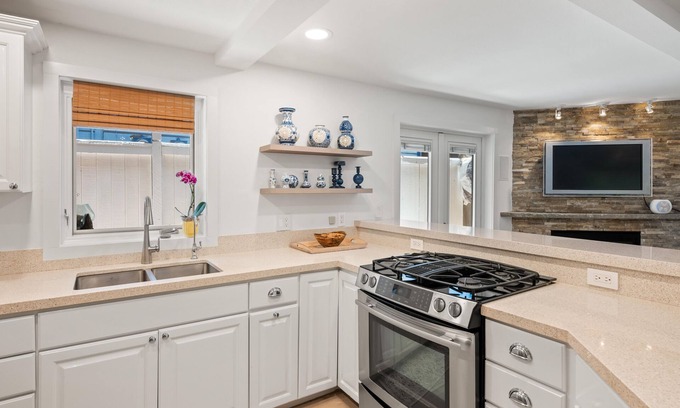Aspen House | Stylish Aspen Retreat: Walk to Gondola & Enjoy Top Amenities