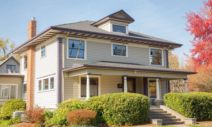 Corvallis House | Historic Downtown Corvallis Home - Rated 9.8, Pet Friendly!