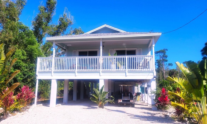 Pineland House | Beautiful Oceanfront Retreat at The Dew Drop Inn, Florida
