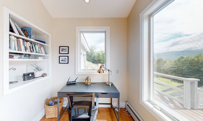 West Pawlet House | Scenic River Access Home with Kayaks & Full Kitchen