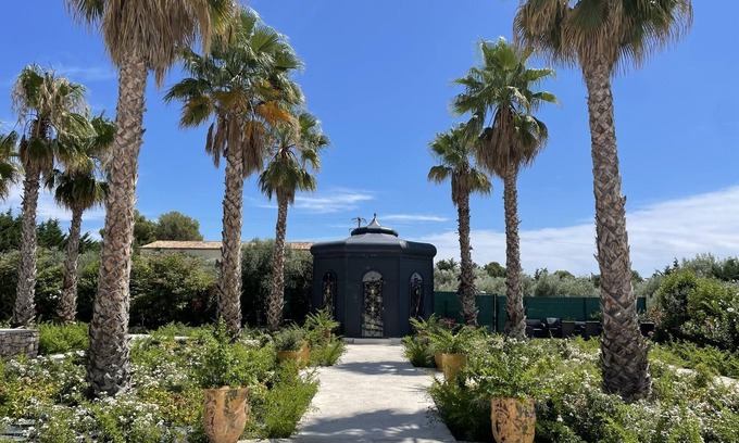 Aix-en-Provence House | Exclusive Luxury Room with Pool at Blue Palm House