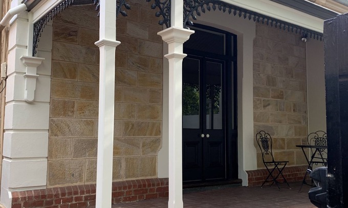 North Adelaide House | Discover Sandstone House: Premier Access to Adelaide