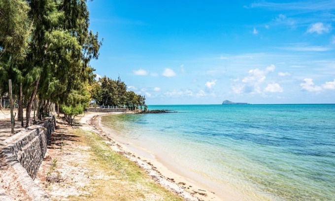 Grand Gaube Apartment | Seaview Apartment with Breakfast and Family-Friendly Vibes