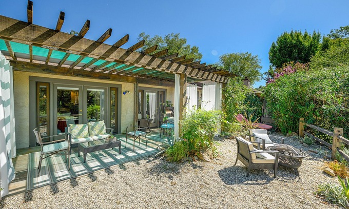 St. Helena Condo | Elegant 3-Bedroom Condo with Outdoor Patio & Pool Access