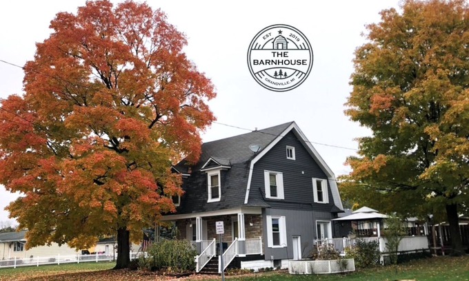 Grandville House | Family-Friendly Barnhouse with Kitchen & Pet Amenities