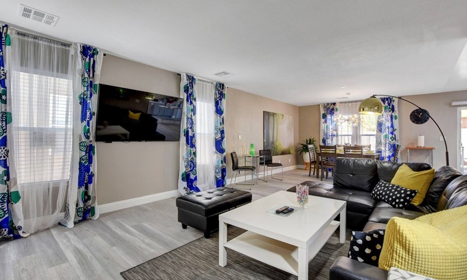 Nevada Trails House | Beautiful Home 12 Minutes from Strip with Spa & Breakfast