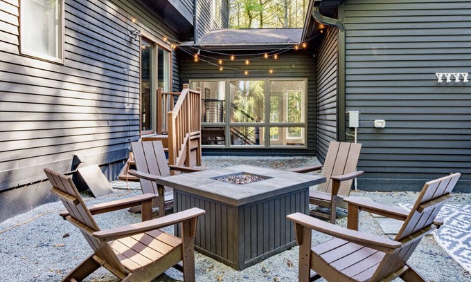 Town of Lumberland House | Modern House with Hot Tub and Pool in Glen Spey - 10/10 Rated