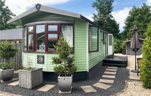 Tzummarum Other | Cozy Stacaravan in Tzummarum with Kitchen & Pet Friendly