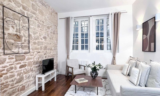Archives Apartment | Chic Studio in the Heart of Marais - Guest Rated 8.8/10