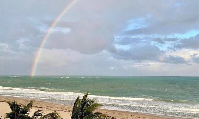Lauderdale-by-the-Sea Apartment | Beachside Studio with Pool and Ocean View, Rated 10/10