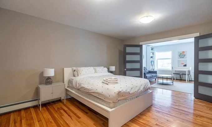 Bedford Apartment | Sunny Executive Suite with Kitchen and Breakfast Included