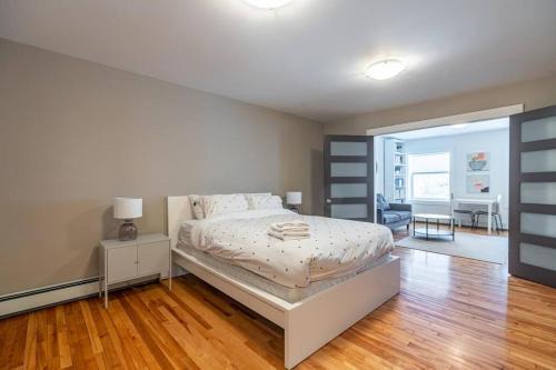 Bedford Apartment | Bright Executive Suite #102 with Child-Friendly Amenities